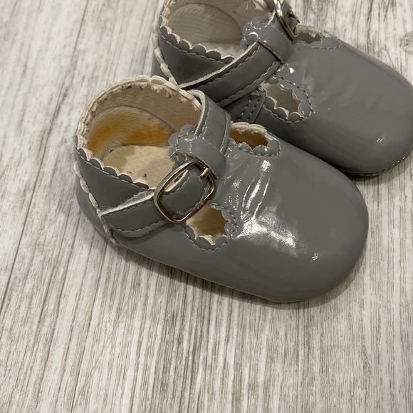 (Double) Grey Mary Jane baby shoes. Size 6 months. - Picture 3 of 4